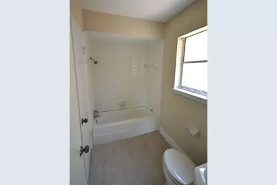 11211 Ash Creek Drive, Houston, TX 77043 - Photo 19