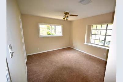 11211 Ash Creek Drive, Houston, TX 77043 - Photo 15