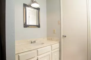 2816 Country Club Dr, Pearland, TX 77581 - Photo 11