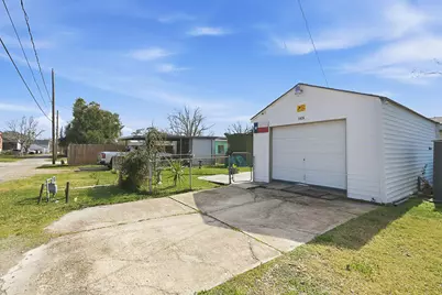1406 W 6th Street, Freeport, TX 77541 - Photo 25
