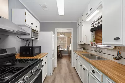 1406 W 6th Street, Freeport, TX 77541 - Photo 3