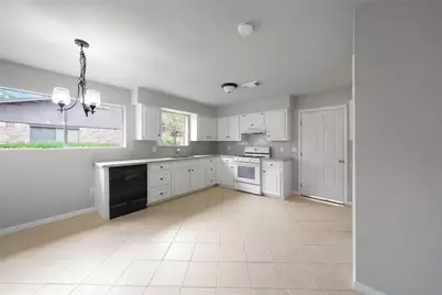 205 Bert Street, Angleton, TX 77515 - Photo 5