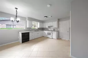 205 Bert St, Angleton, TX 77515 - Photo 5