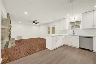1913 18th Ave N, Texas City, TX 77590 - Photo 5