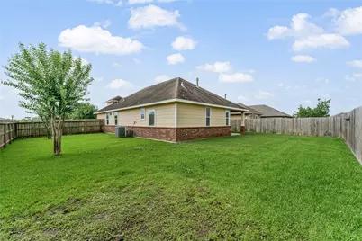 11731 Diamond Court, Mont Belvieu, TX 77535 - Photo 19