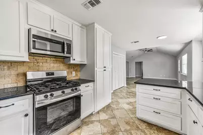 611 Baywood Street, Shoreacres, TX 77571 - Photo 11