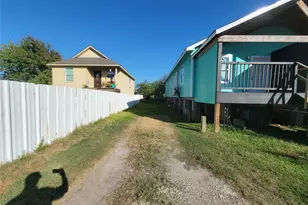 715 11th St, Dickinson, TX 77539 - Photo 13