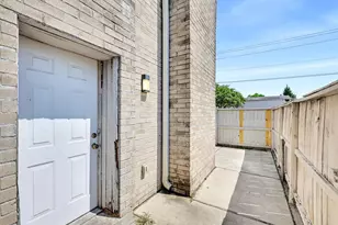9548 Pagewood Ln, Houston, TX 77063 - Photo 23
