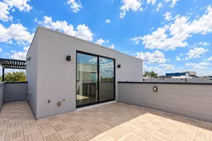 1605 Welch St, Houston, TX 77006 - Photo 3