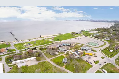 709 N Bayshore Drive, La Porte, TX 77571 - Photo 41