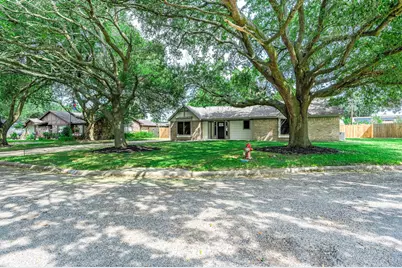 1908 Maxwell Circle, Alvin, TX 77511 - Photo 3