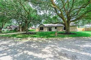 1908 Maxwell Circle, Alvin, TX 77511 - Photo 3