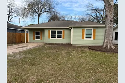 1010 15th Avenue N, Texas City, TX 77590 - Photo 1