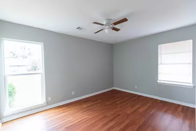 5826 Flamingo Drive, Houston, TX 77033 - Photo 17