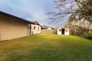 5826 Flamingo Dr, Houston, TX 77033 - Photo 29