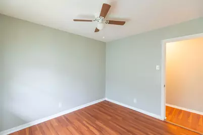 5826 Flamingo Drive, Houston, TX 77033 - Photo 13