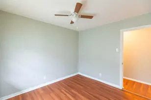 5826 Flamingo Dr, Houston, TX 77033 - Photo 13