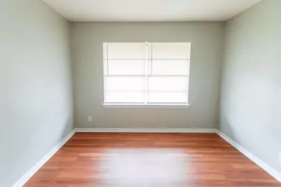 5826 Flamingo Drive, Houston, TX 77033 - Photo 11