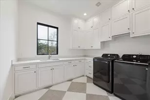 9213 Hilldale St, Spring Valley Village, TX 77055 - Photo 43