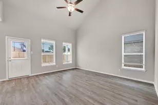 2110 Spring Hollow Dr, Baytown, TX 77521 - Photo 19