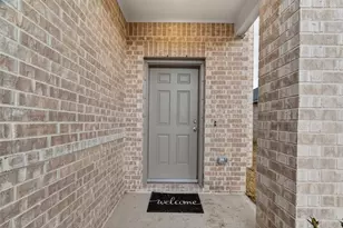 2110 Spring Hollow Dr, Baytown, TX 77521 - Photo 3