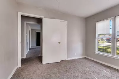 930 Shawnee Trace, Grand Prairie, TX 75051 - Photo 17