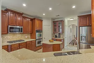 11 N French Oaks Circle, The Woodlands, TX 77382 - Photo 15