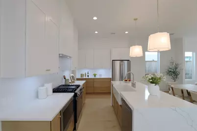 136 E 37th Street, Houston, TX 77018 - Photo 9