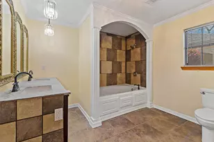 10703 Crestfield Ct, Houston, TX 77070 - Photo 11