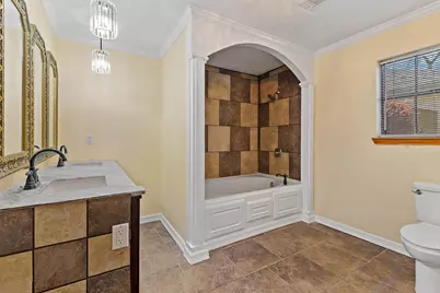 10703 Crestfield Court, Houston, TX 77070 - Photo 11