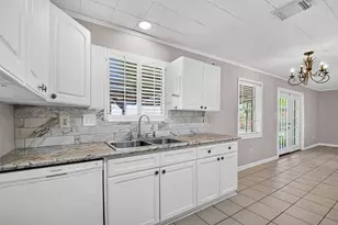 12207 Flushing Meadows Dr, Houston, TX 77089 - Photo 11