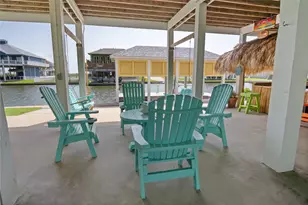 1100 Fountain View Dr, Crystal Beach, TX 77650 - Photo 13