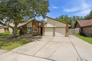 602 Briarclift Ln, Baytown, TX 77521 - Photo 1