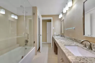 5000 Montrose Boulevard #18C, Houston, TX 77006 - Photo 13