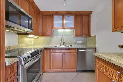 5000 Montrose Boulevard #18C, Houston, TX 77006 - Photo 3