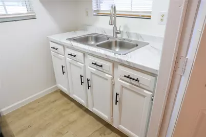 10 Jenkins Street, Houston, TX 77003 - Photo 7