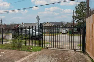 10 Jenkins St, Houston, TX 77003 - Photo 17