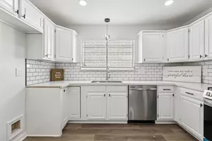 16002 Constitution Ln, Friendswood, TX 77546 - Photo 9