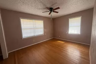 10362 Duncum St, Houston, TX 77013 - Photo 9