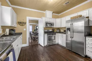 526 S Jefferson St, La Grange, TX 78945 - Photo 9