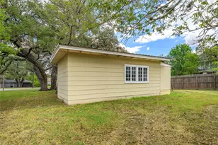 526 S Jefferson St, La Grange, TX 78945 - Photo 17