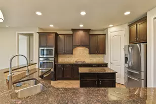 12611 Windy Bridge Ln, Pearland, TX 77584 - Photo 5