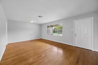 8037 Longridge Drive, Houston, TX 77055 - Photo 5