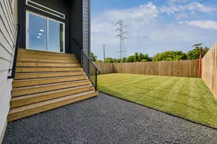 1423 E 36th St, Houston, TX 77022 - Photo 23