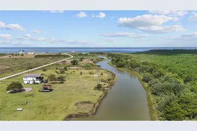 540 Bayou Avenue, Anahuac, TX 77514 - Photo 9