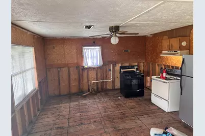 540 Bayou Avenue, Anahuac, TX 77514 - Photo 21