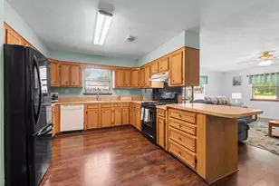 200 Commanche Dr, Onalaska, TX 77360 - Photo 15