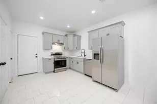 7706 Independence St, Houston, TX 77051 - Photo 9