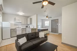 208 W 2nd St, Sweeny, TX 77480 - Photo 5