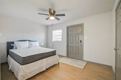 208 W 2nd Street, Sweeny, TX 77480 - Photo 3